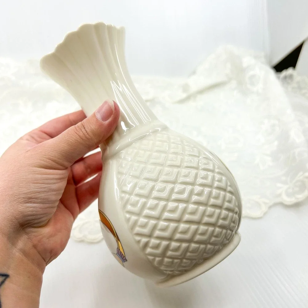Vintage Wedding Vase Irish Claddagh Symbol Love Heart Donegal Parian China Vase